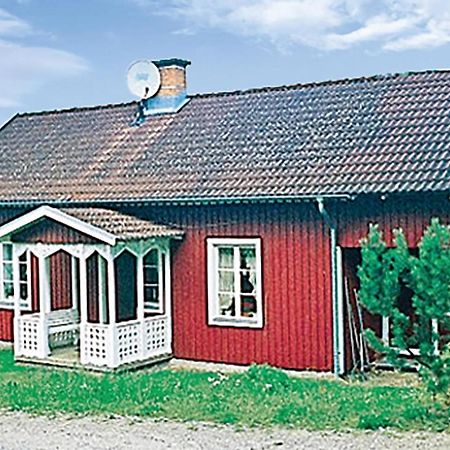 3 Bedroom Beautiful Home In Kristdala Malghult 外观 照片